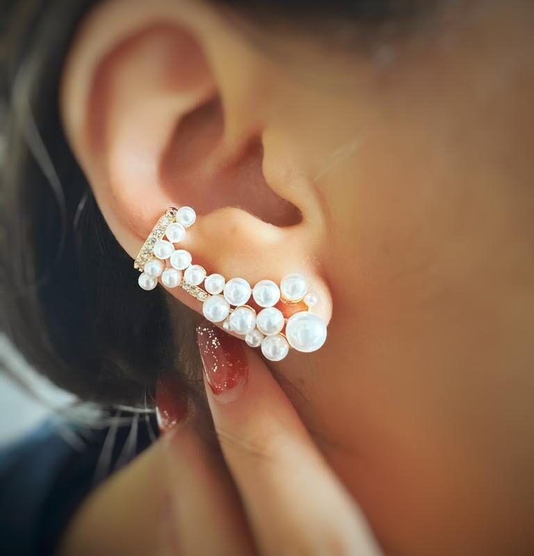 Brinco EarCuff Pérolas banhado em Ouro 18k/Ródio Branco