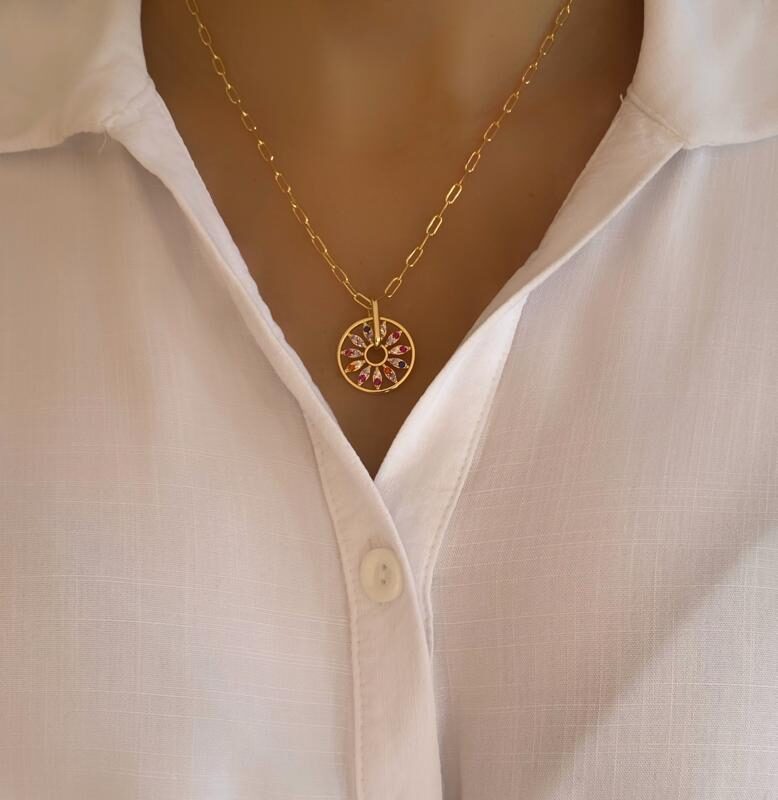 Colar Círculo Cravejado Banhado em Ouro 18K