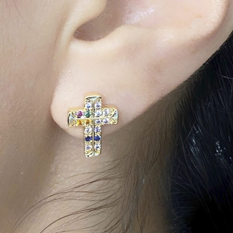 Brinco Crucifixo Cravejado Banhado em Ouro 18K