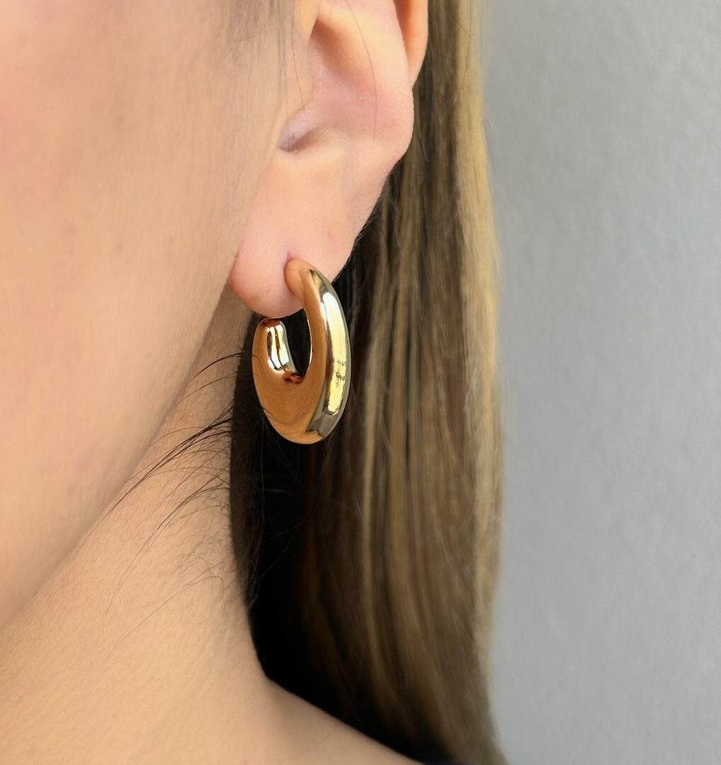 Brinco Meia Argola Oval ABS em Ouro 18K