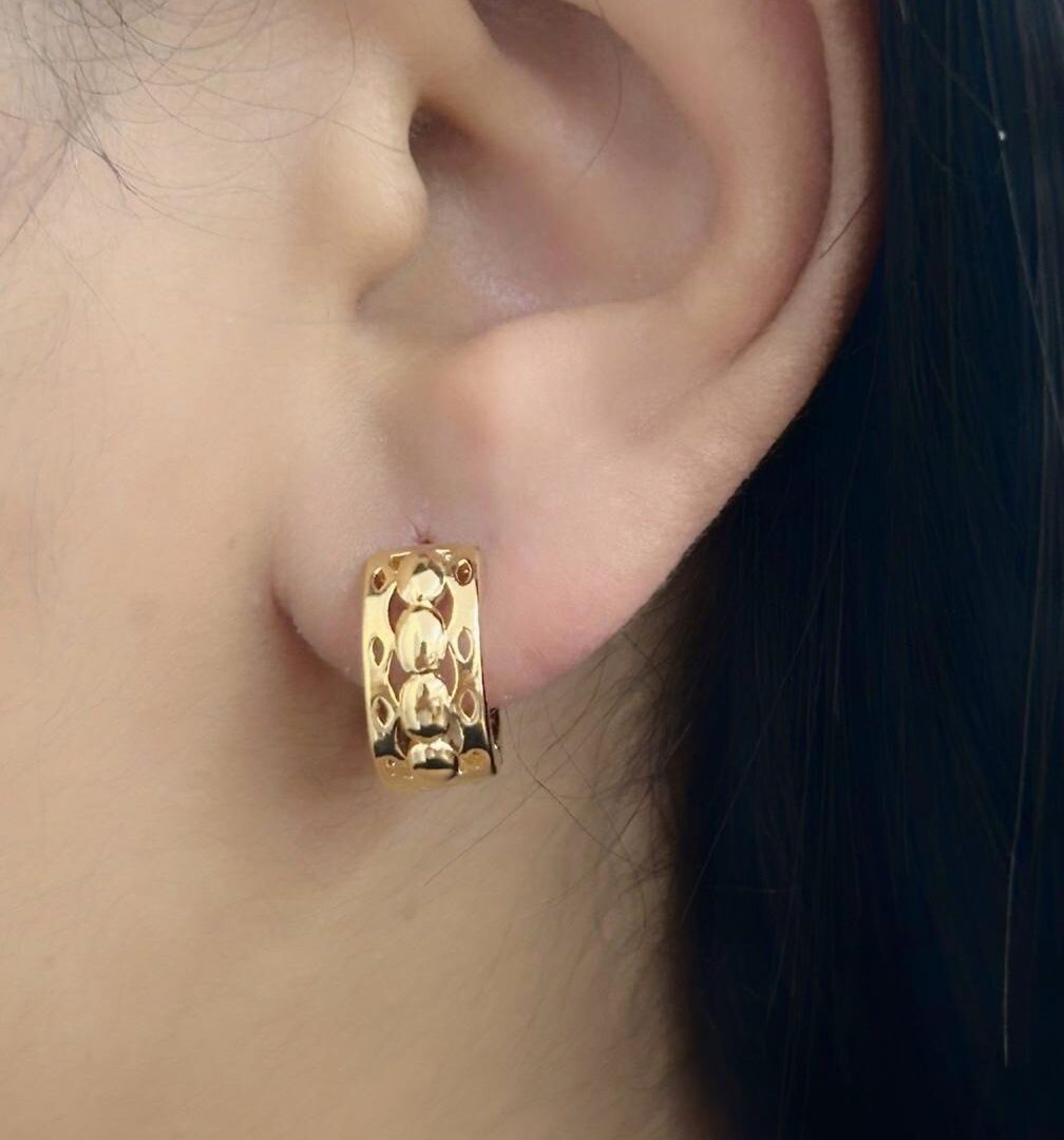 Brinco Argola Trabalhada Banhado em Ouro 18K