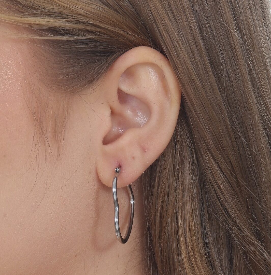 Brinco Coração G Fino em Aço