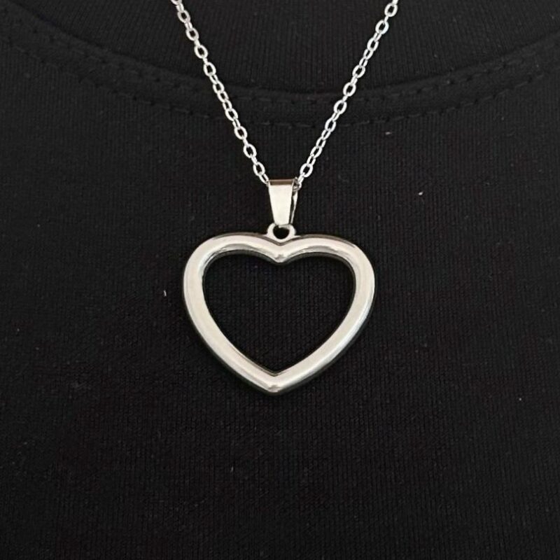 Colar Coração em Aço
