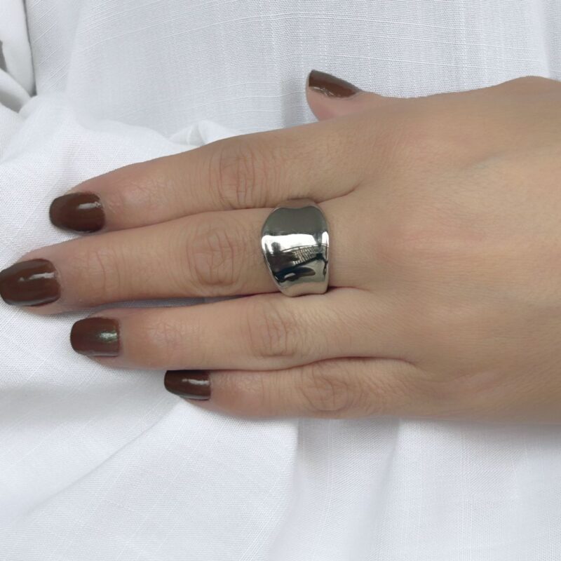 Anel Concâvo Prateado em Aço