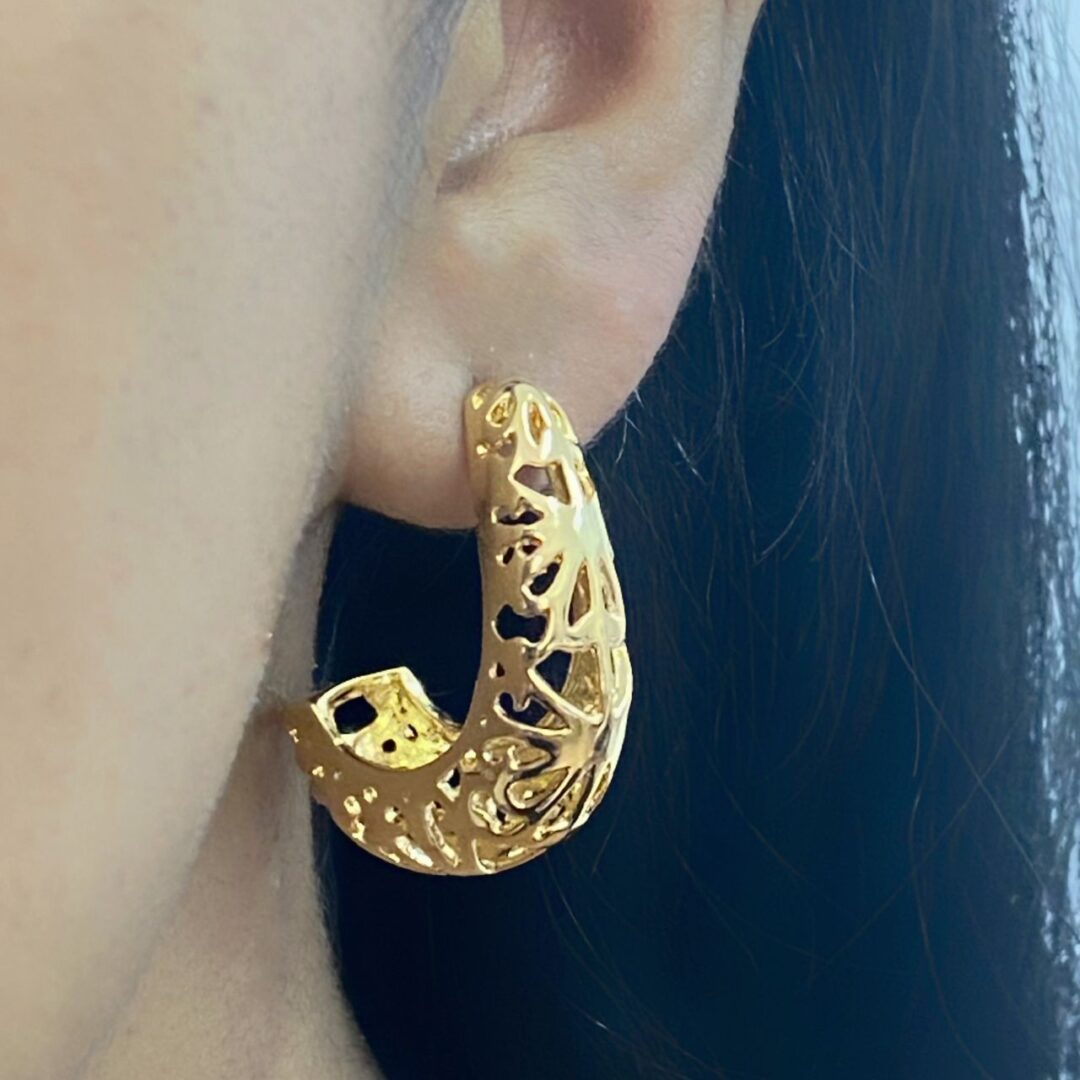 Brinco Gota Trabalhada Banhado em Ouro 18K