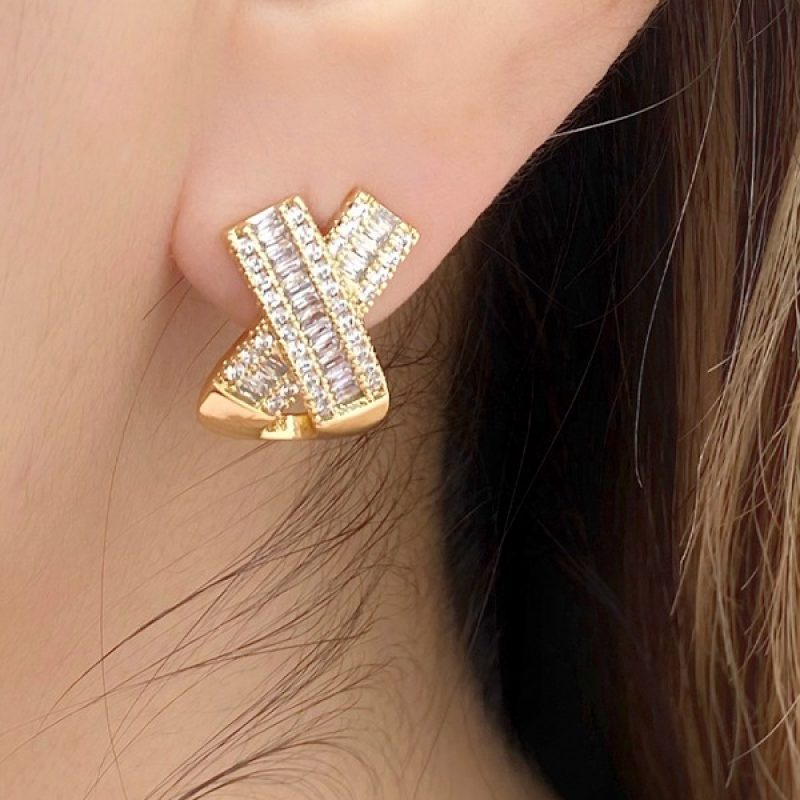 Brinco X Cravejado Banhado em Ouro 18K