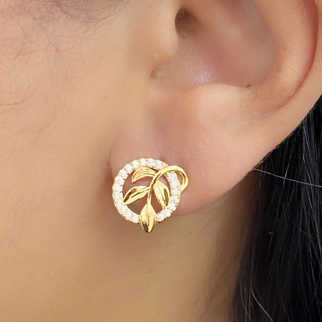 Brinco Folha Cravejado Banhado em Ouro 18k