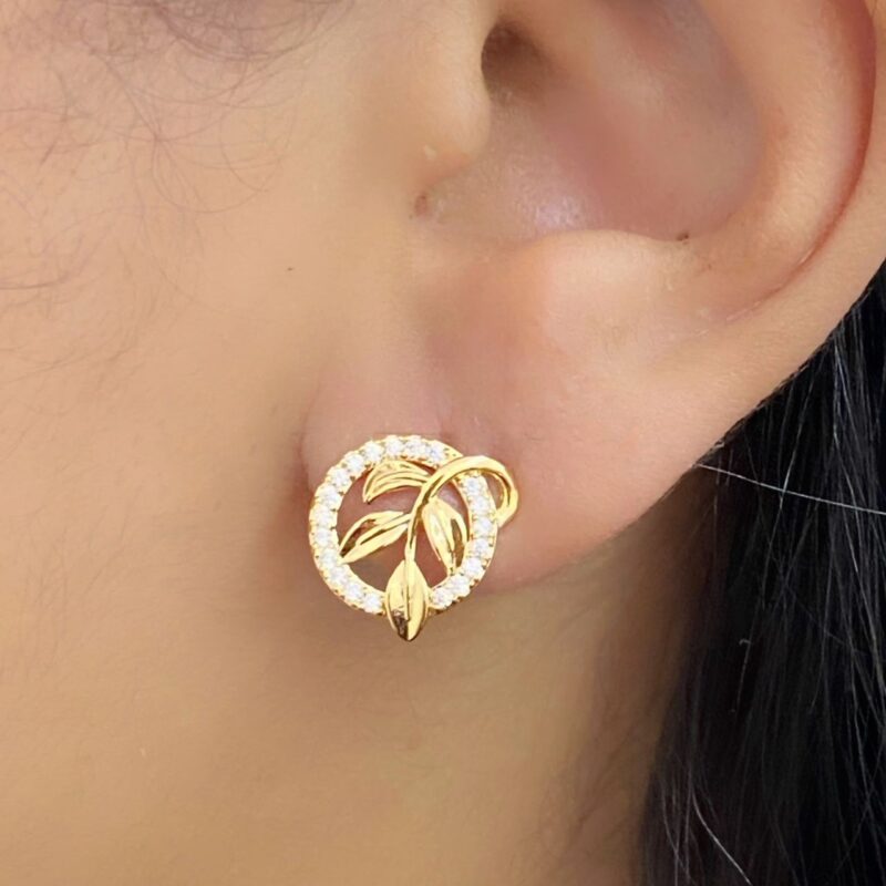 Brinco Folha Cravejado Banhado em Ouro 18k