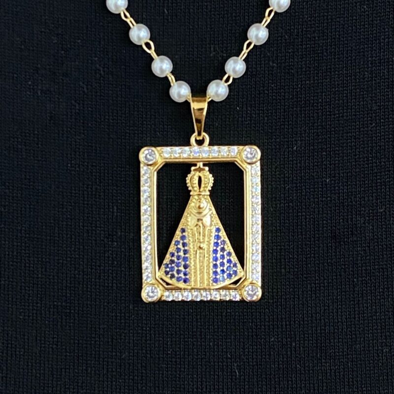 Colar de Perola  NS Cravejado Banhado em Ouro 18K