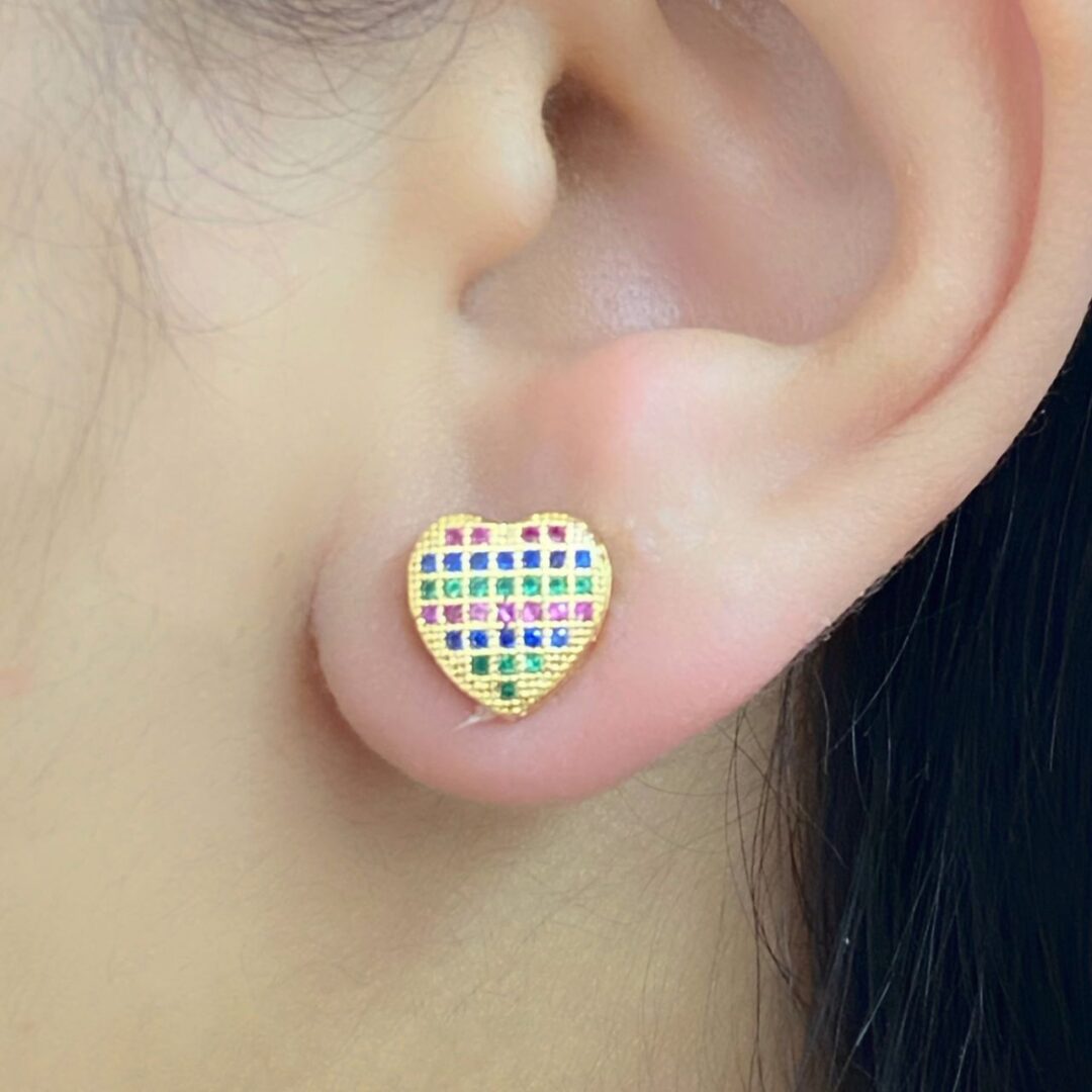 Brinco Coração P Cravejado Banhado em Ouro 18K