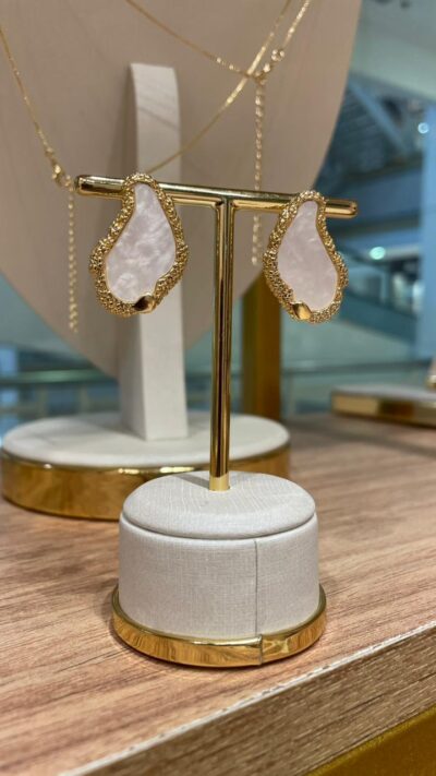 Brinco Gota Organica Trabalhado Banhado em Ouro 18k