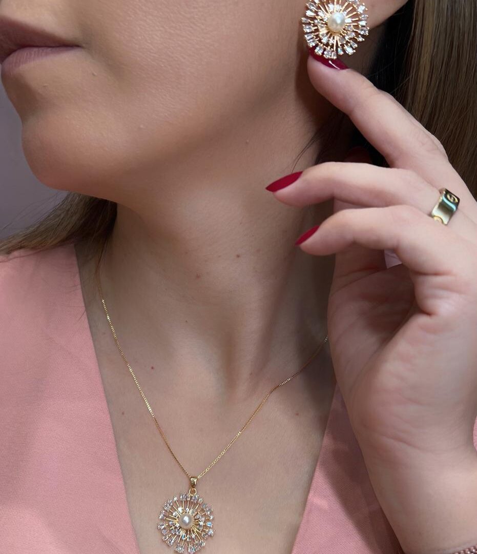 Conjunto Flocos de Neve Cravejado Banhado em Ouro 18k