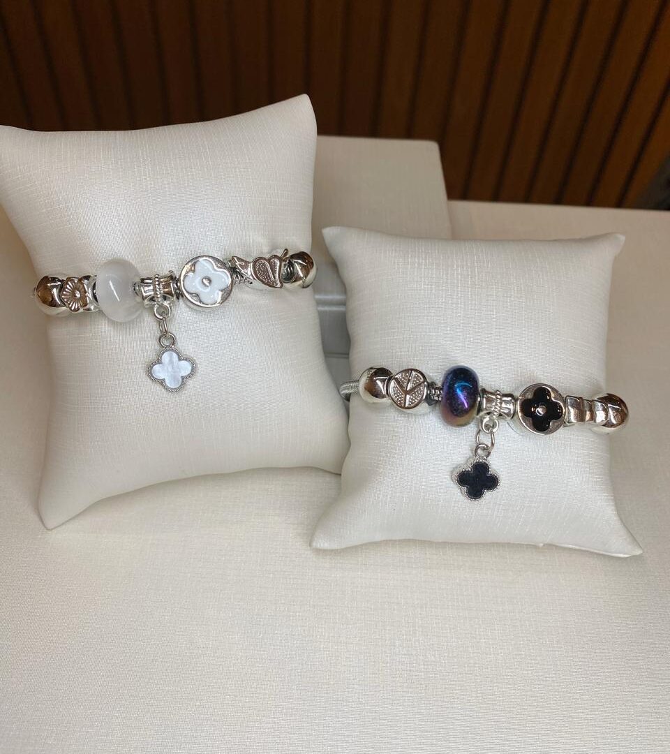 Pulseira Cilíndirca Trevo em Aço