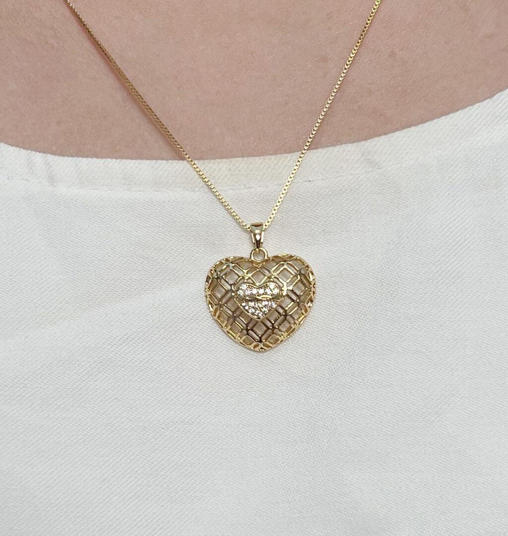 Colar Sagrado Coração Cravejado Banhado em Ouro 18K