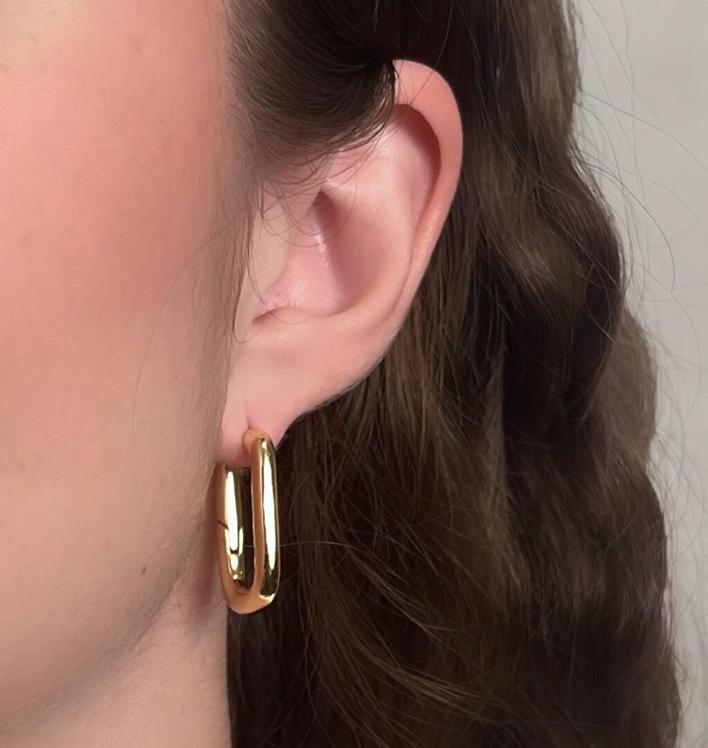 Brinco Quadrado Liso Banhado em Ouro 18k