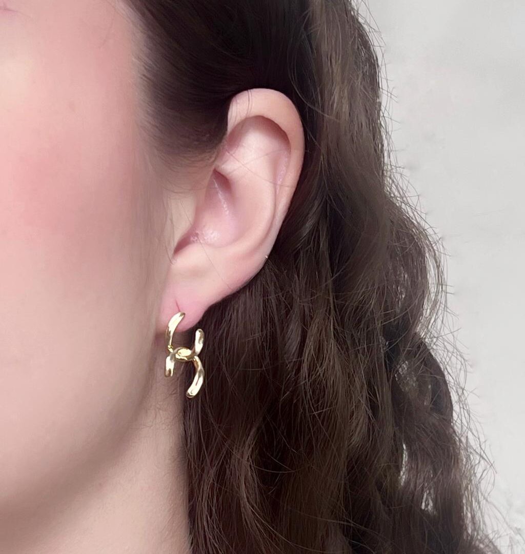 Brinco X Liso Banhado em Ouro 18K