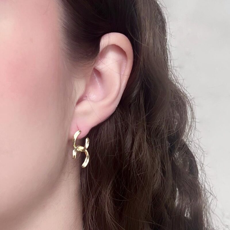 Brinco X Liso Banhado em Ouro 18K