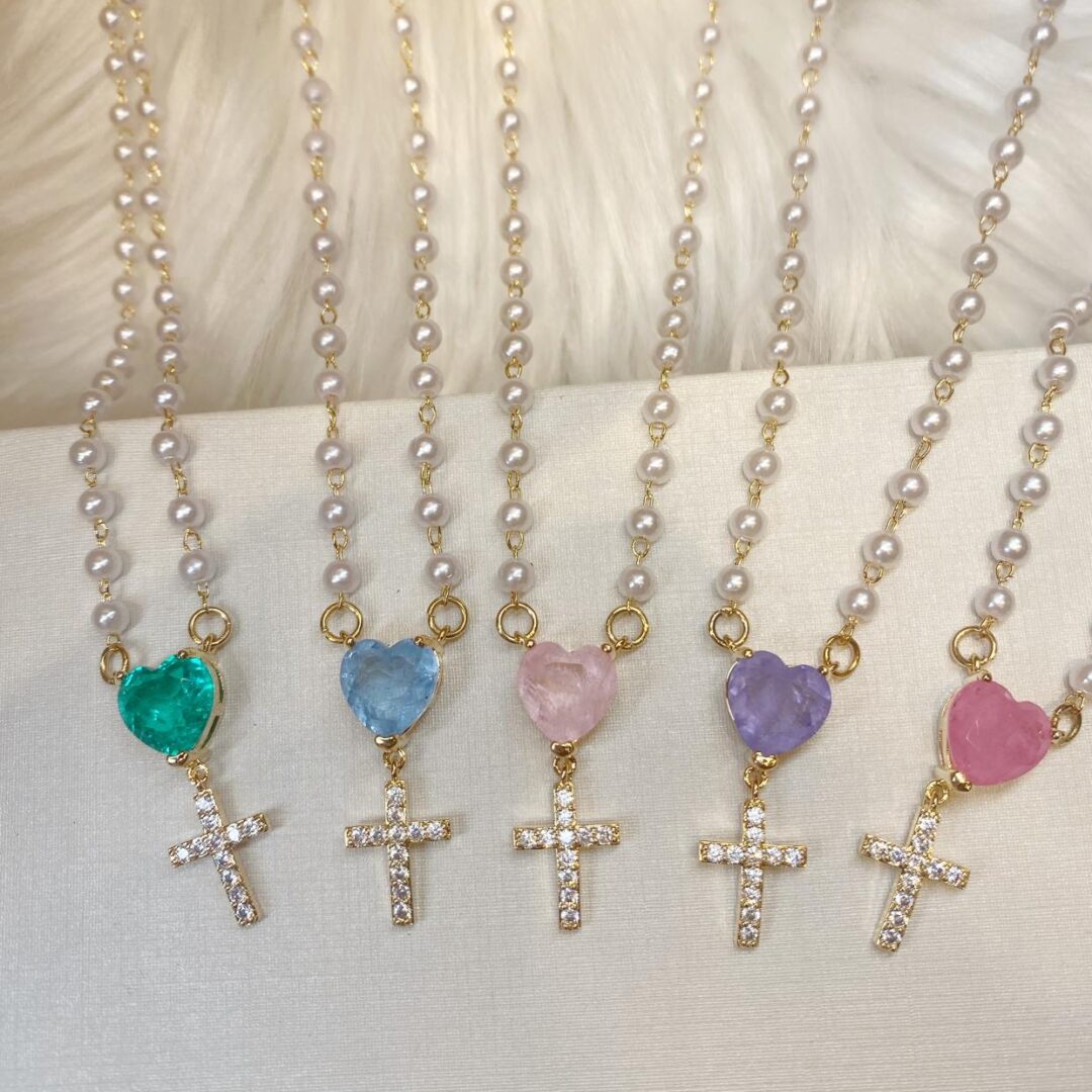 Colar de Pérola Coração Crucifixo Cravejado Banhado em Ouro 18K