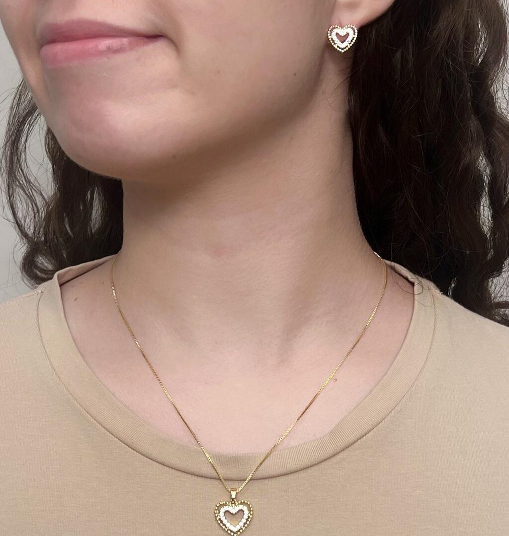 Conjunto Coração Vazado Cravejado Banhado em Ouro 18K
