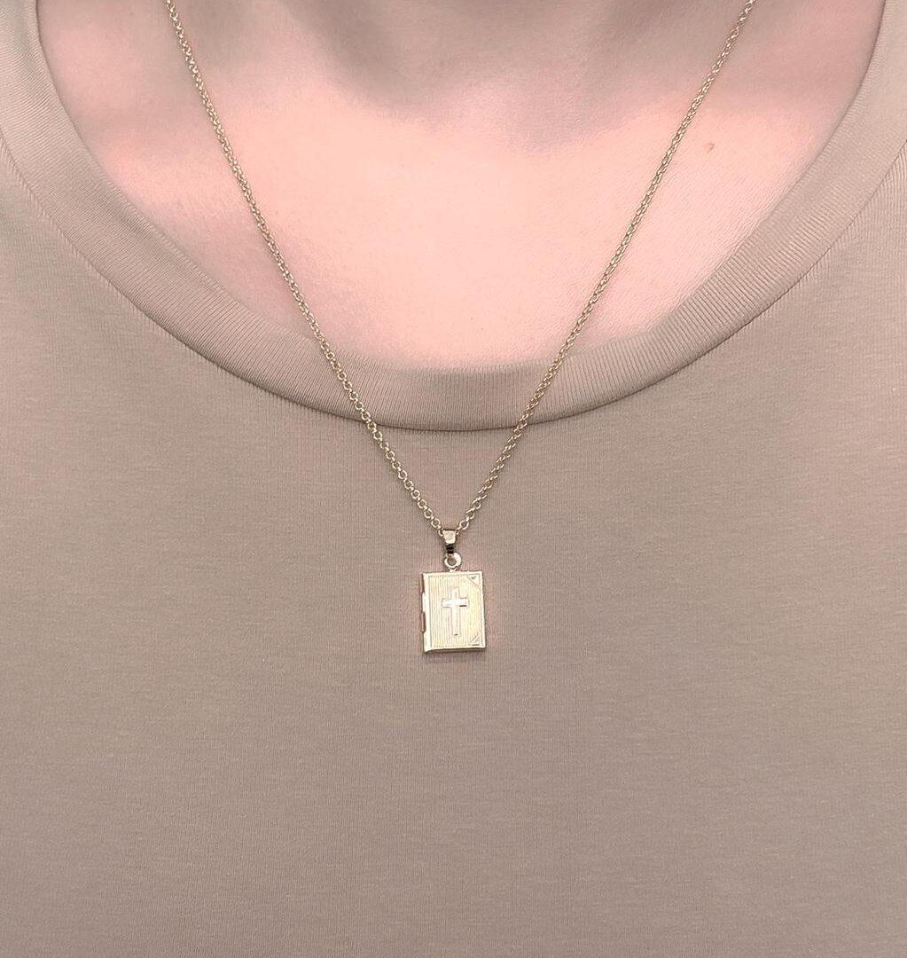 Colar Biblia Relicario Banhado em Ouro 18k