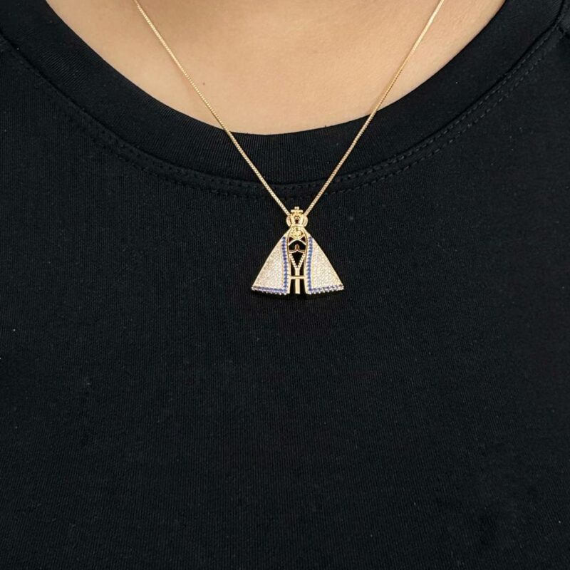 Colar NS Cravejado Banhado em Ouro 18K