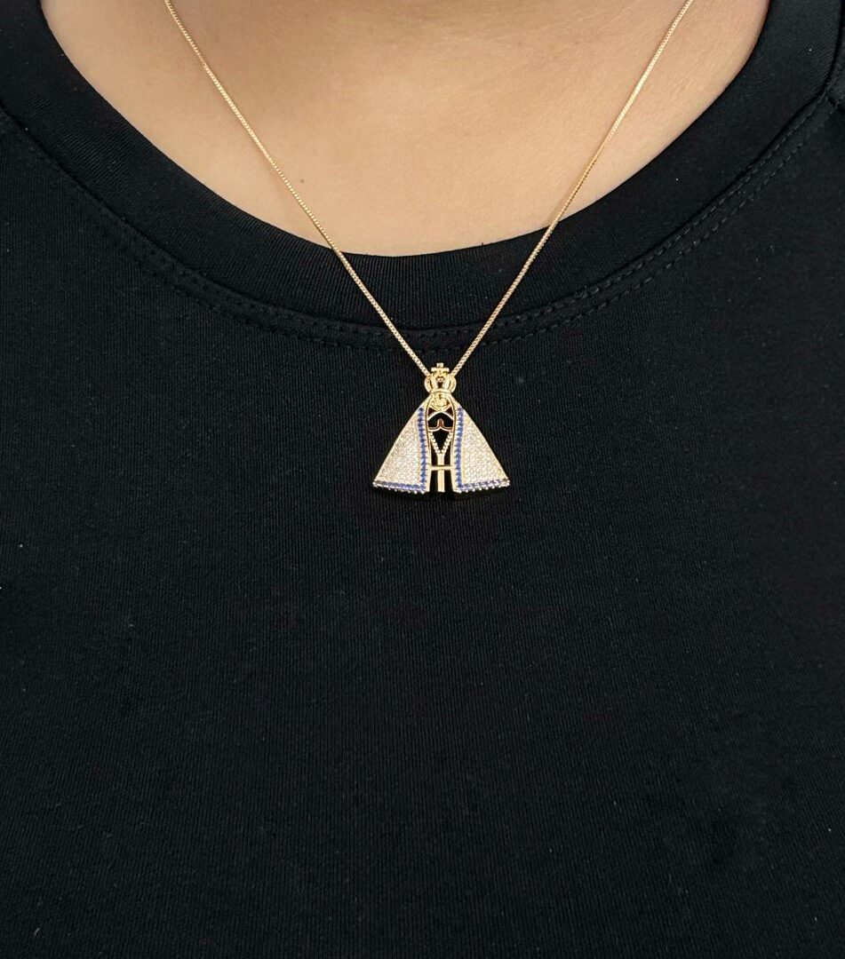 Colar NS Cravejado Banhado em Ouro 18K