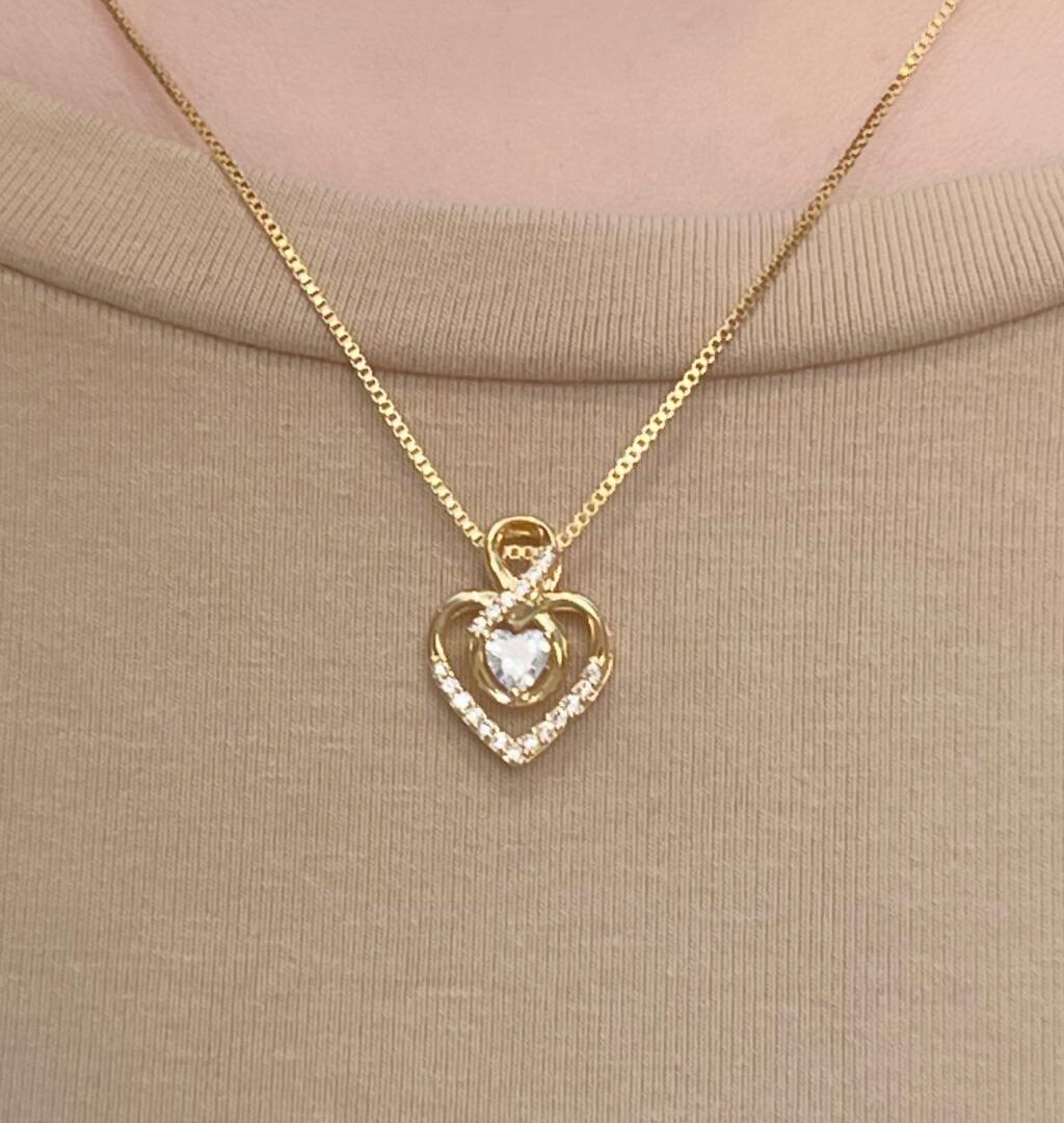 Colar Coração Vazado com Ponto de luz Banhado em Ouro 18k