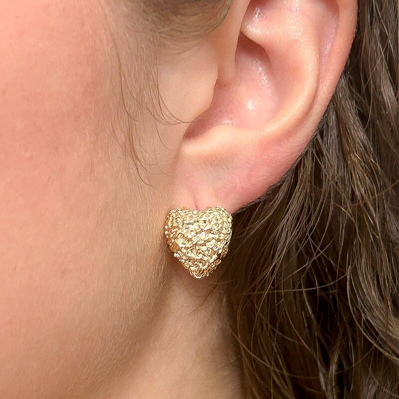Brinco Click Coração Trabalhado Banhado em Ouro 18k