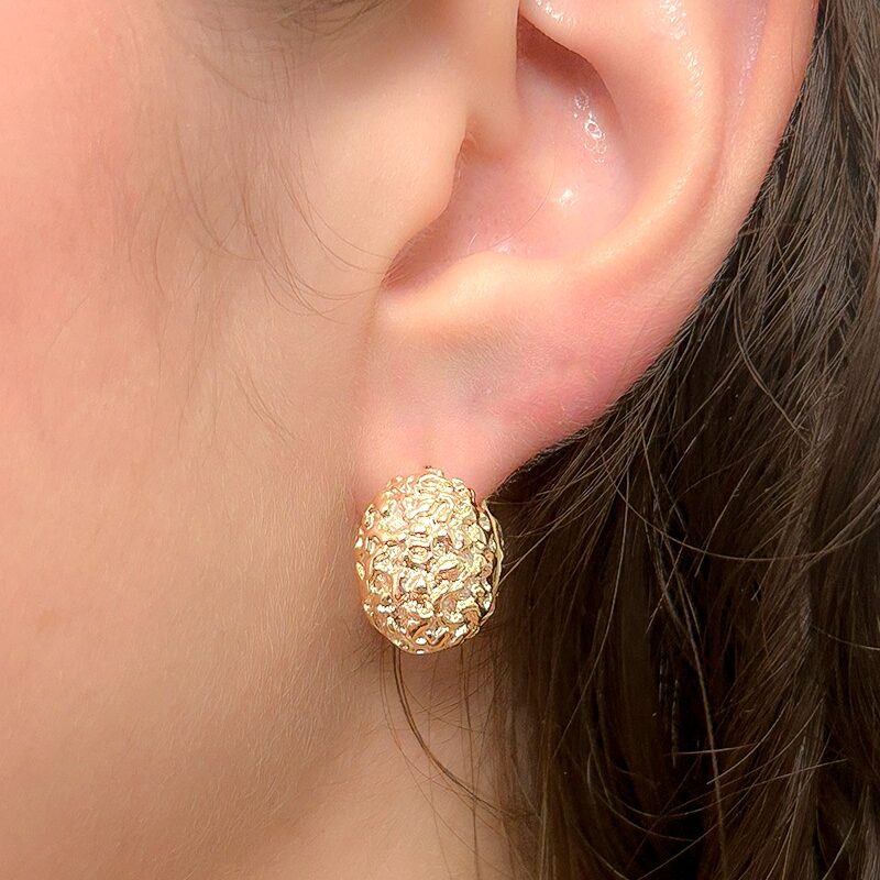 Brinco Click Oval Trabalhado Banhado em Ouro 18k