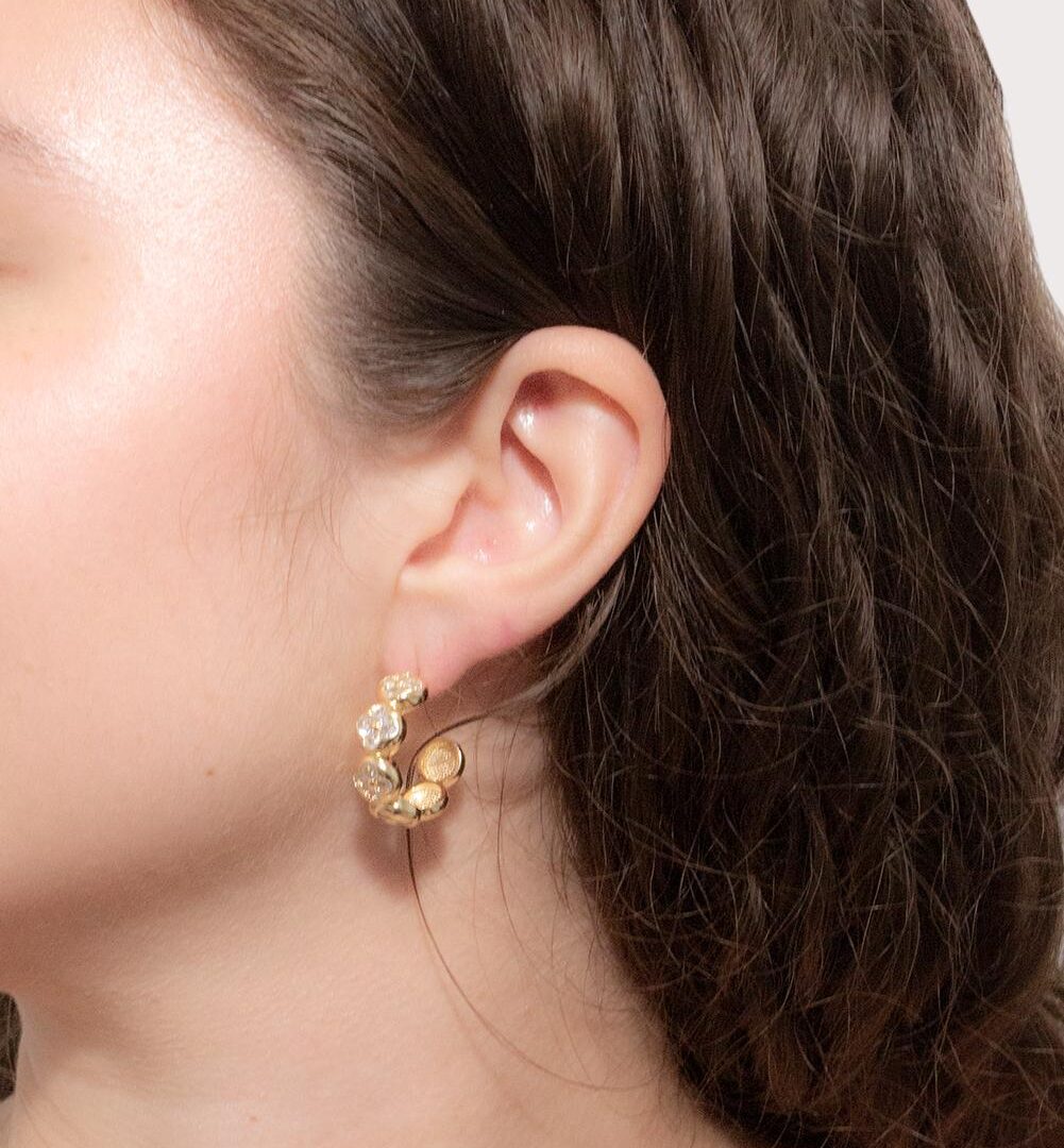 Brinco Argola Trevos Cravejado Banhado em Ouro 18k