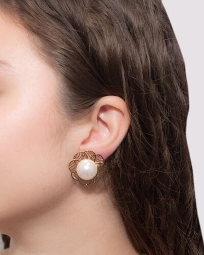 Brinco Flor com Perola Banhado em Ouro 18k - Imagem 2