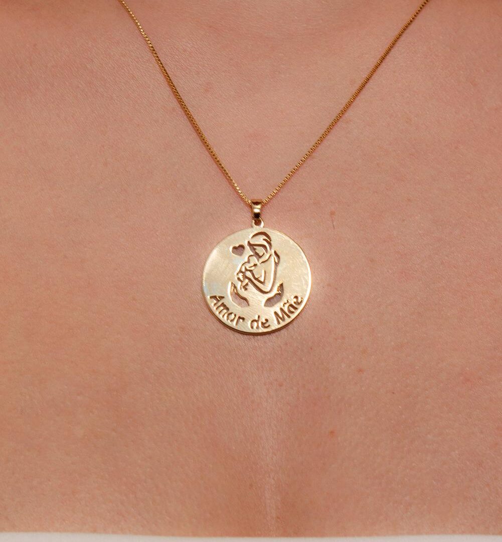 Colar Medalha Amor de Mãe Banhado em Ouro 18k