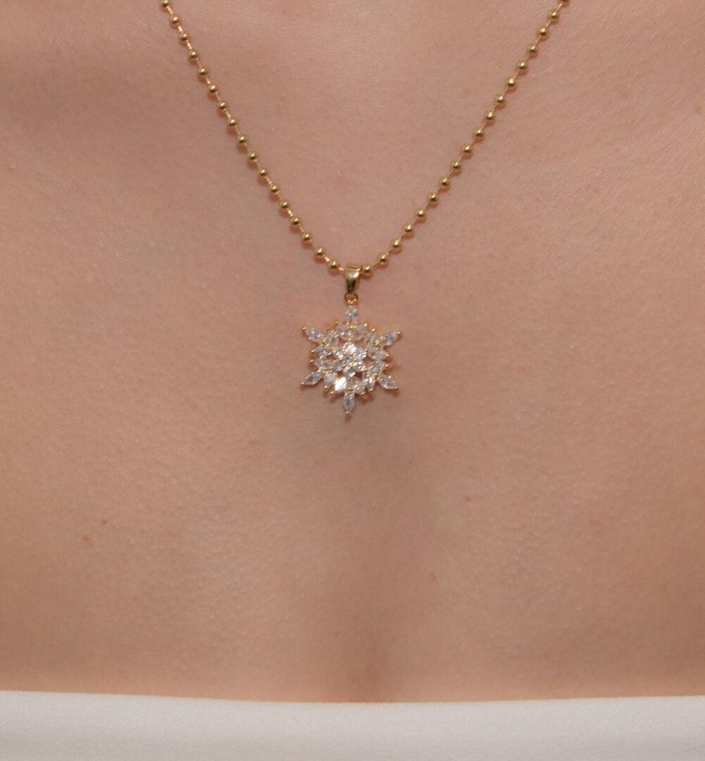 Colar Bolinha Bolinha Flocos De Neve Cravejado Banhado em Ouro 18k