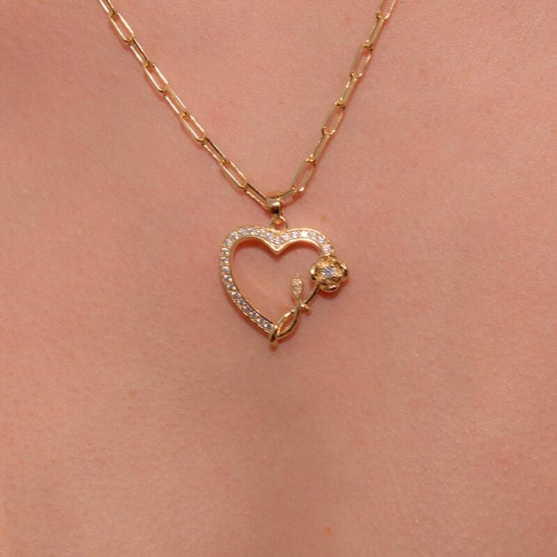 Colar Coração com Flor Cravejado Banhado em Ouro 18k