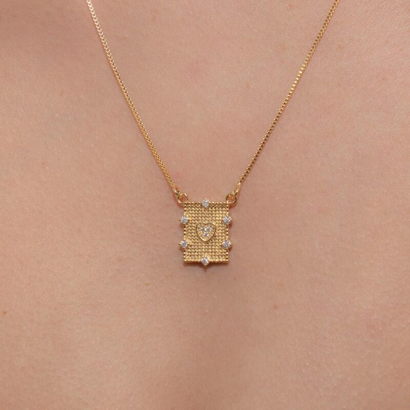Colar Placa Coração Cravejado Banhado em Ouro 18k