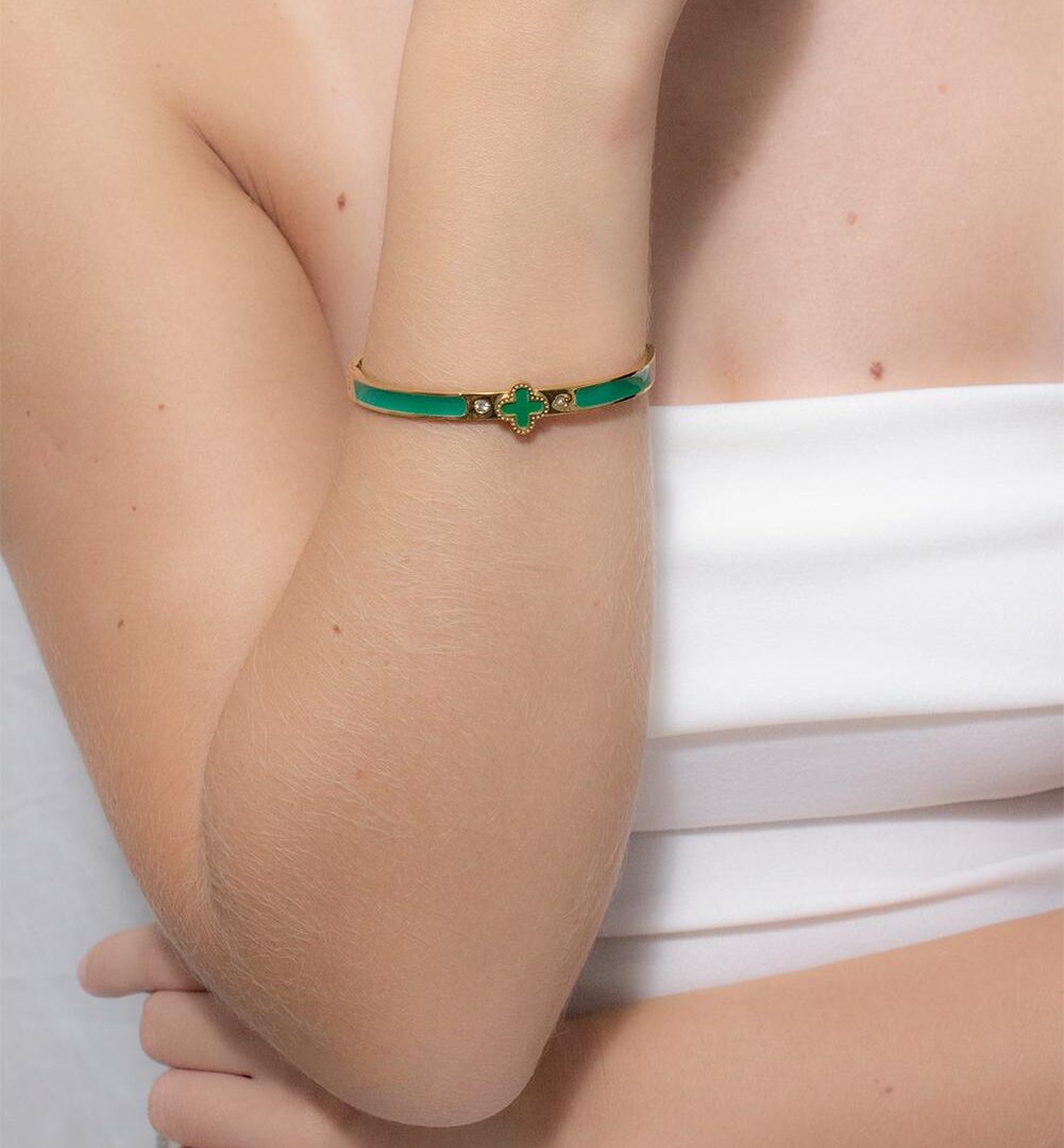 Bracelete Trevo Resinado em Aço