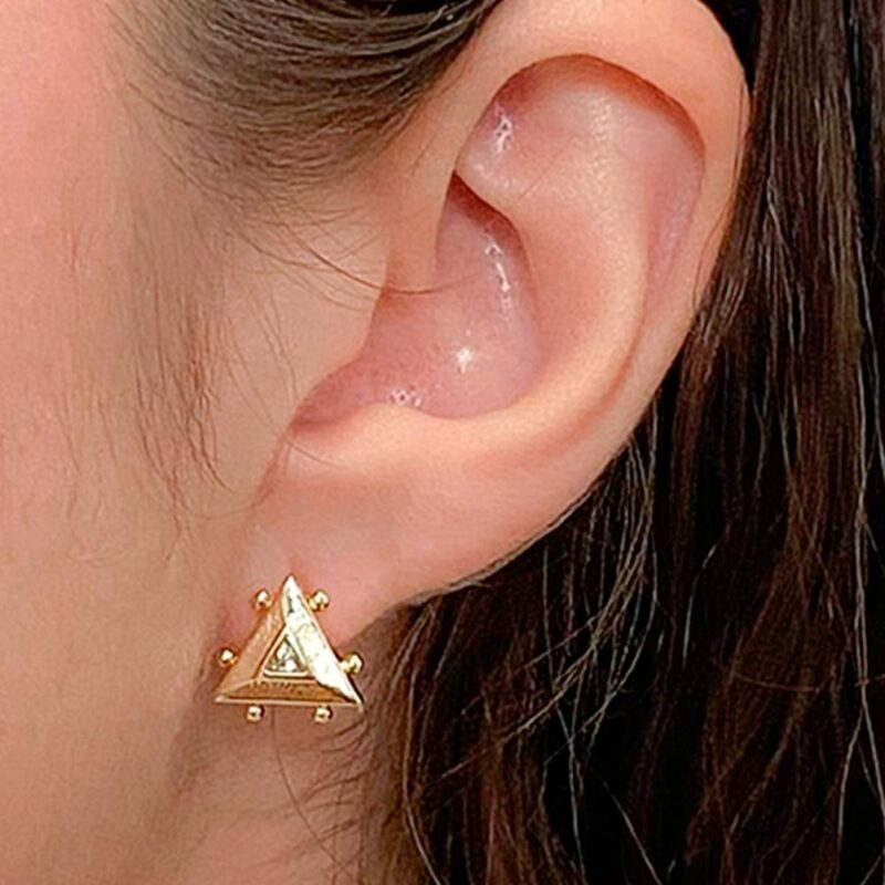 Brinco Triangulo  Cravejada Banhado em Ouro 18k