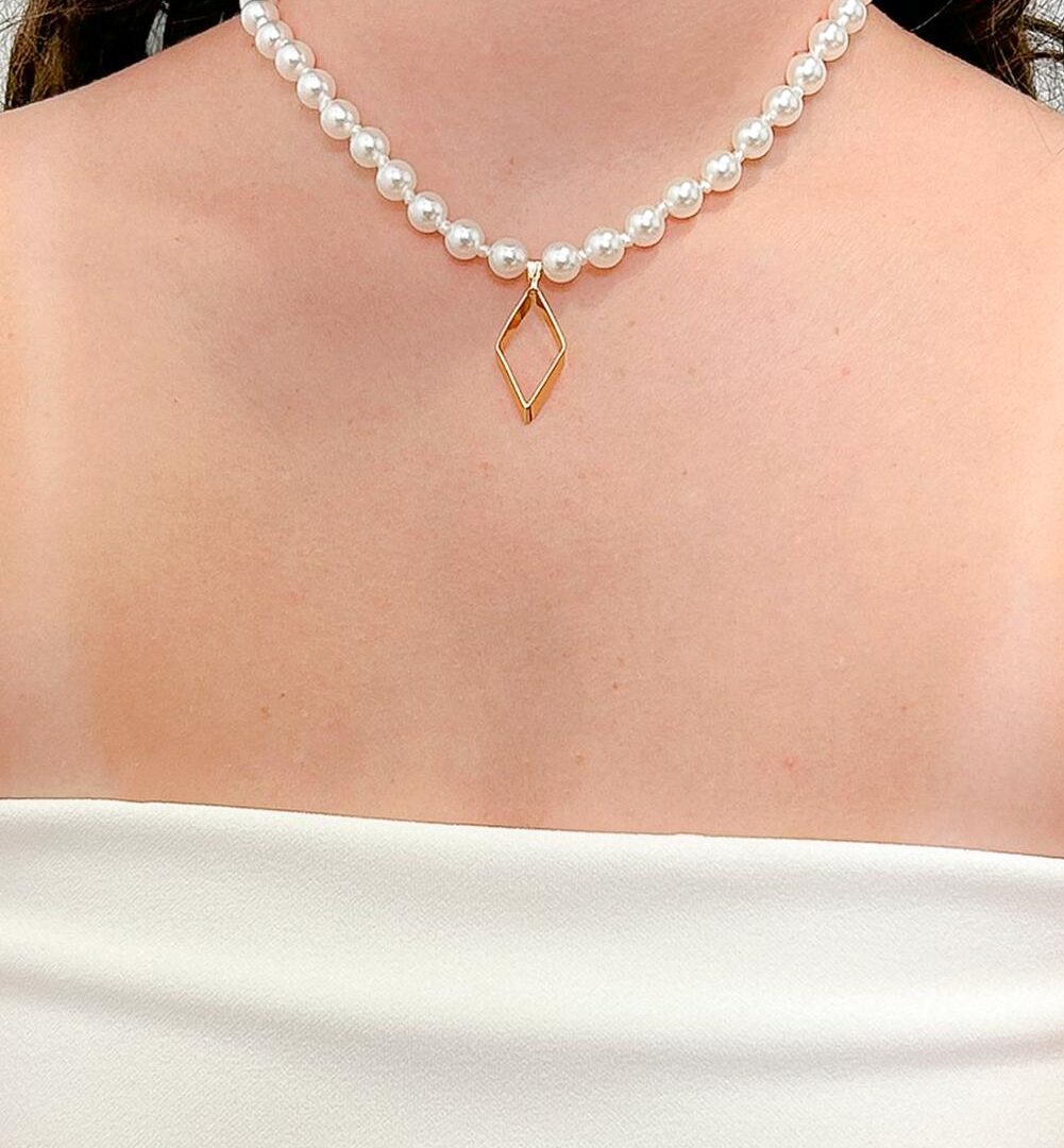 Choker Perola Triangulo Cravejado Banhado em Ouro 18k