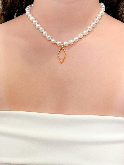 Choker Perola Triangulo Cravejado Banhado em Ouro 18k
