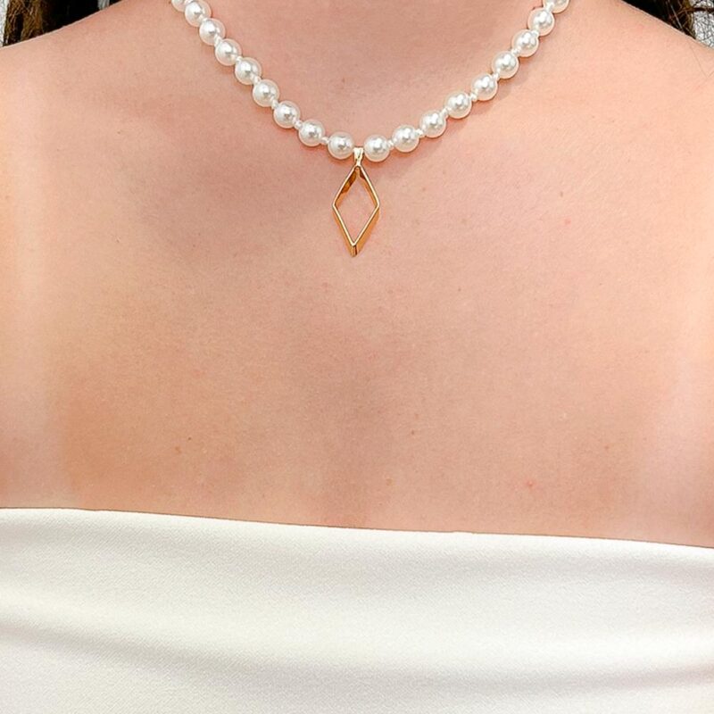 Choker Perola Triangulo Cravejado Banhado em Ouro 18k