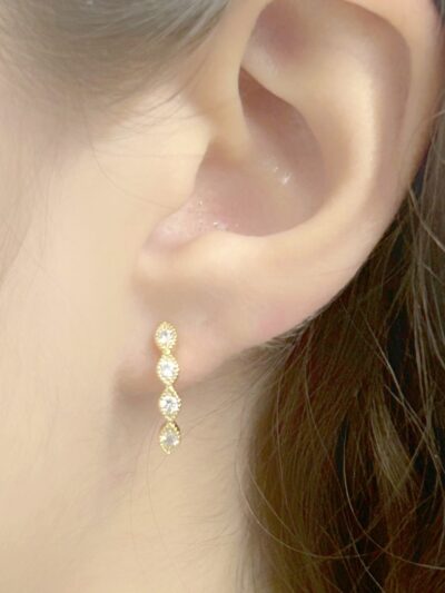 Brinco Earcuff Cravejado Banhado em Ouro 18K
