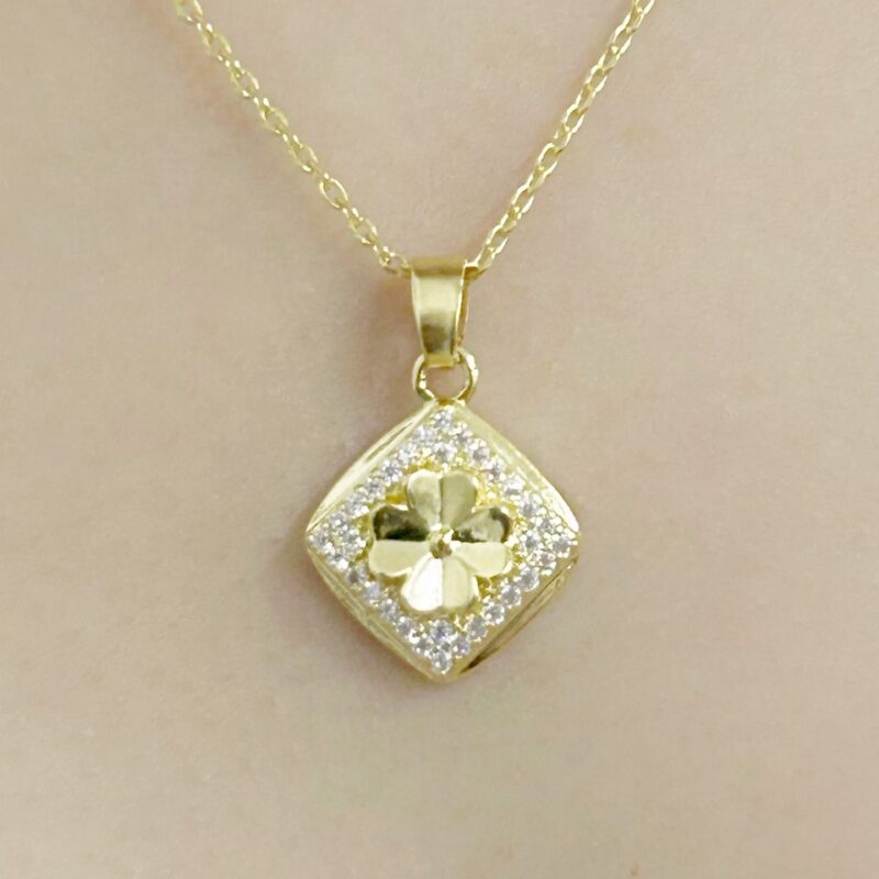 Colar Hexagonal Flor Cravejado Banhado em Ouro 18k