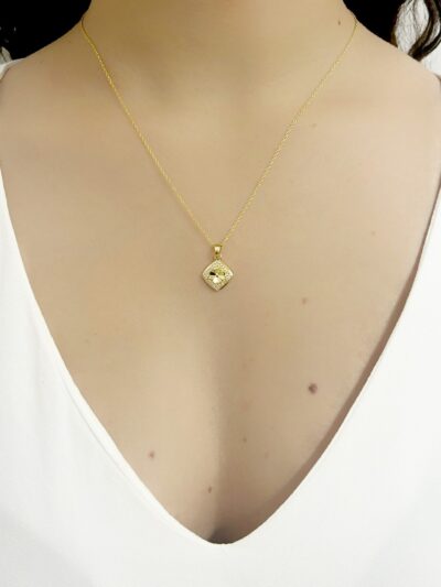 Colar Hexagonal Flor Cravejado Banhado em Ouro 18k - Imagem 2