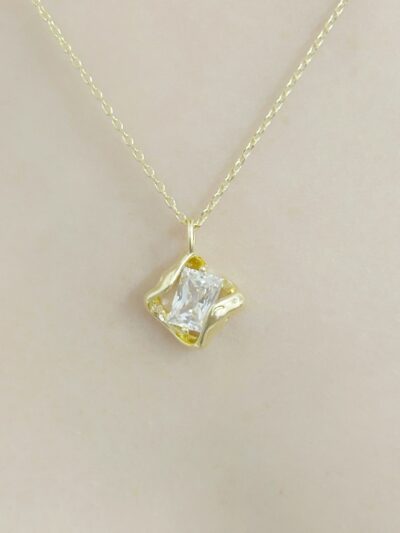 Colar Hexagonal Cravejado Banhado em Ouro 18k