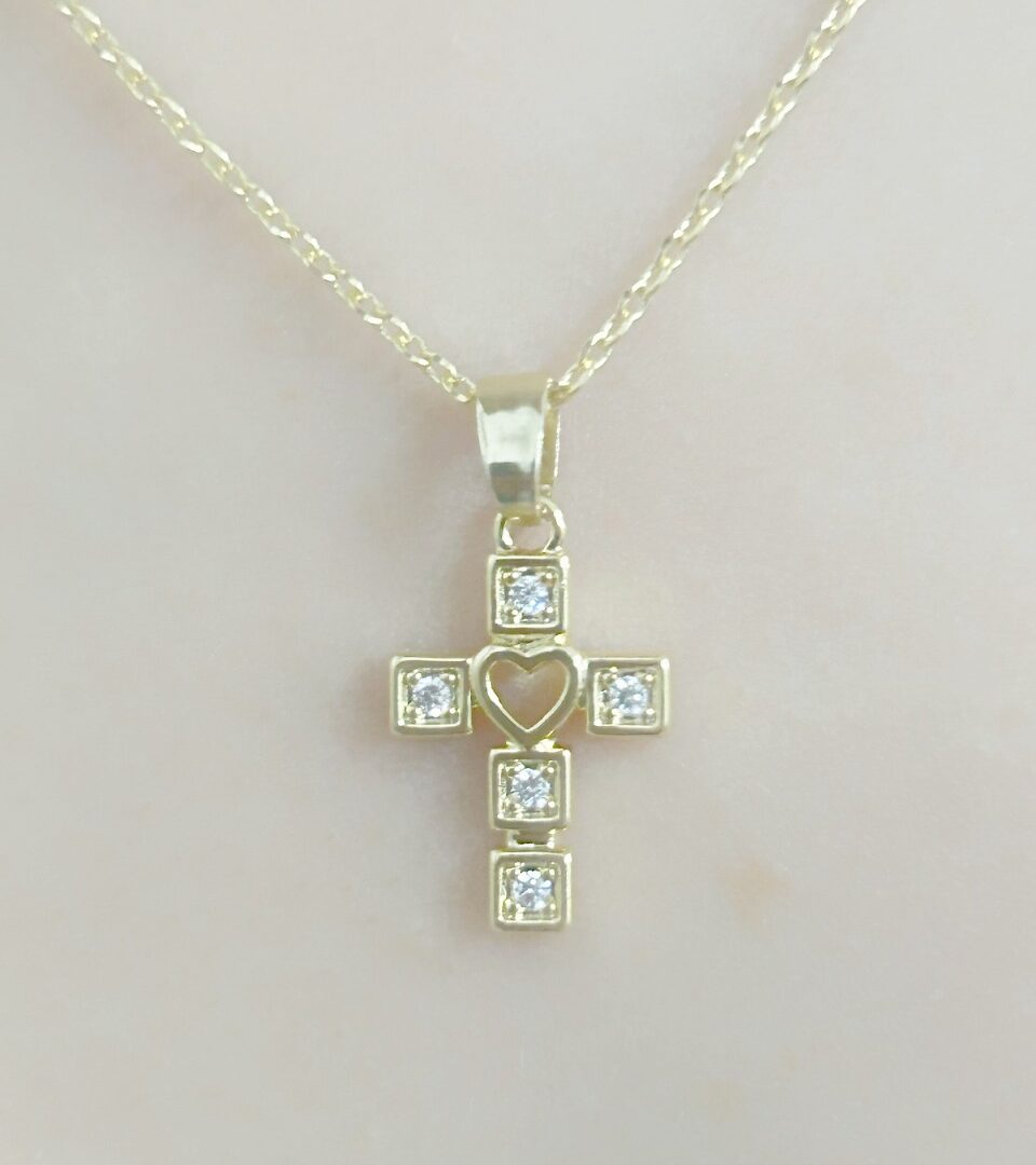 Colar Crucifixo Cravejado Banhado em Ouro 18K