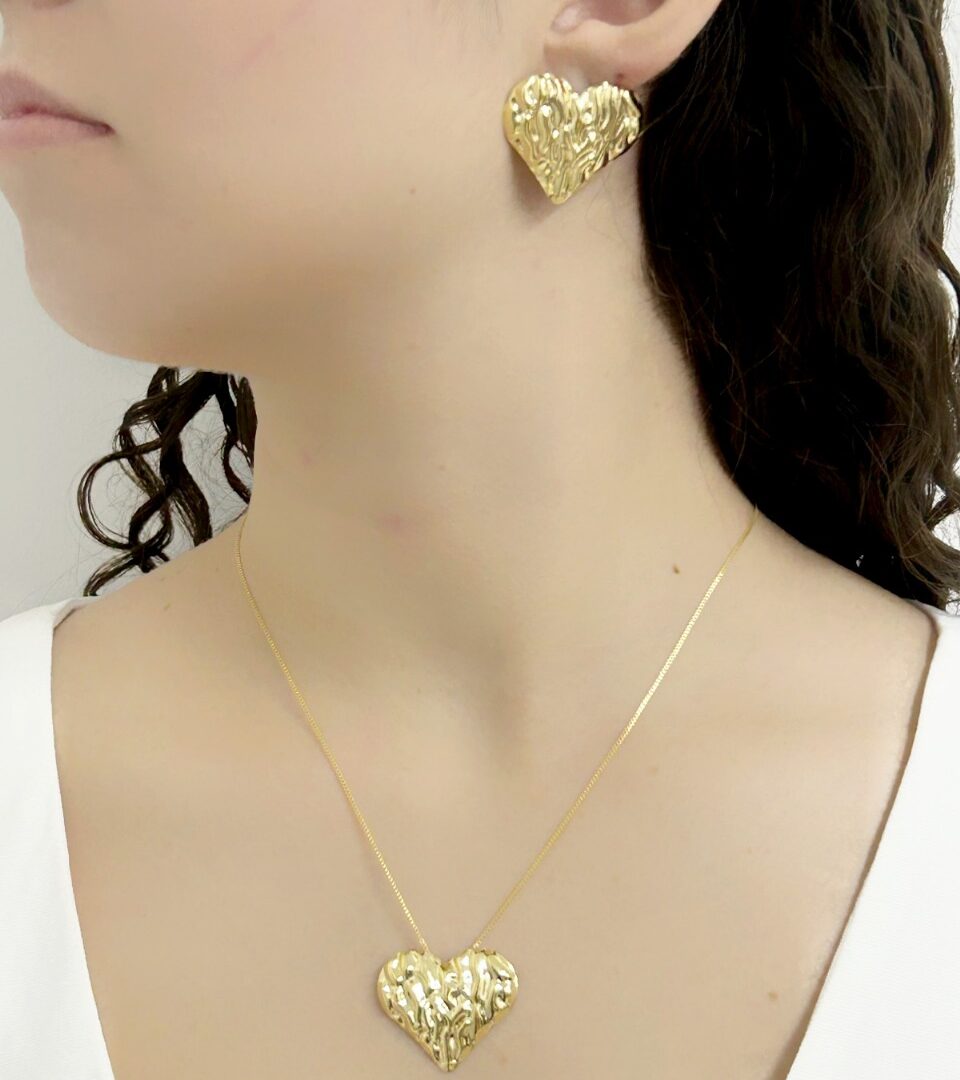 Conjunto Coração Trabalhado Banhado em Ouro 18k