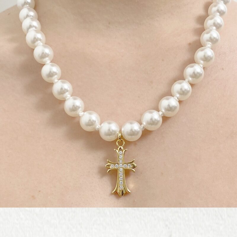 Colar Perola G Crucifixo (50cm) Banhado em Ouro 18