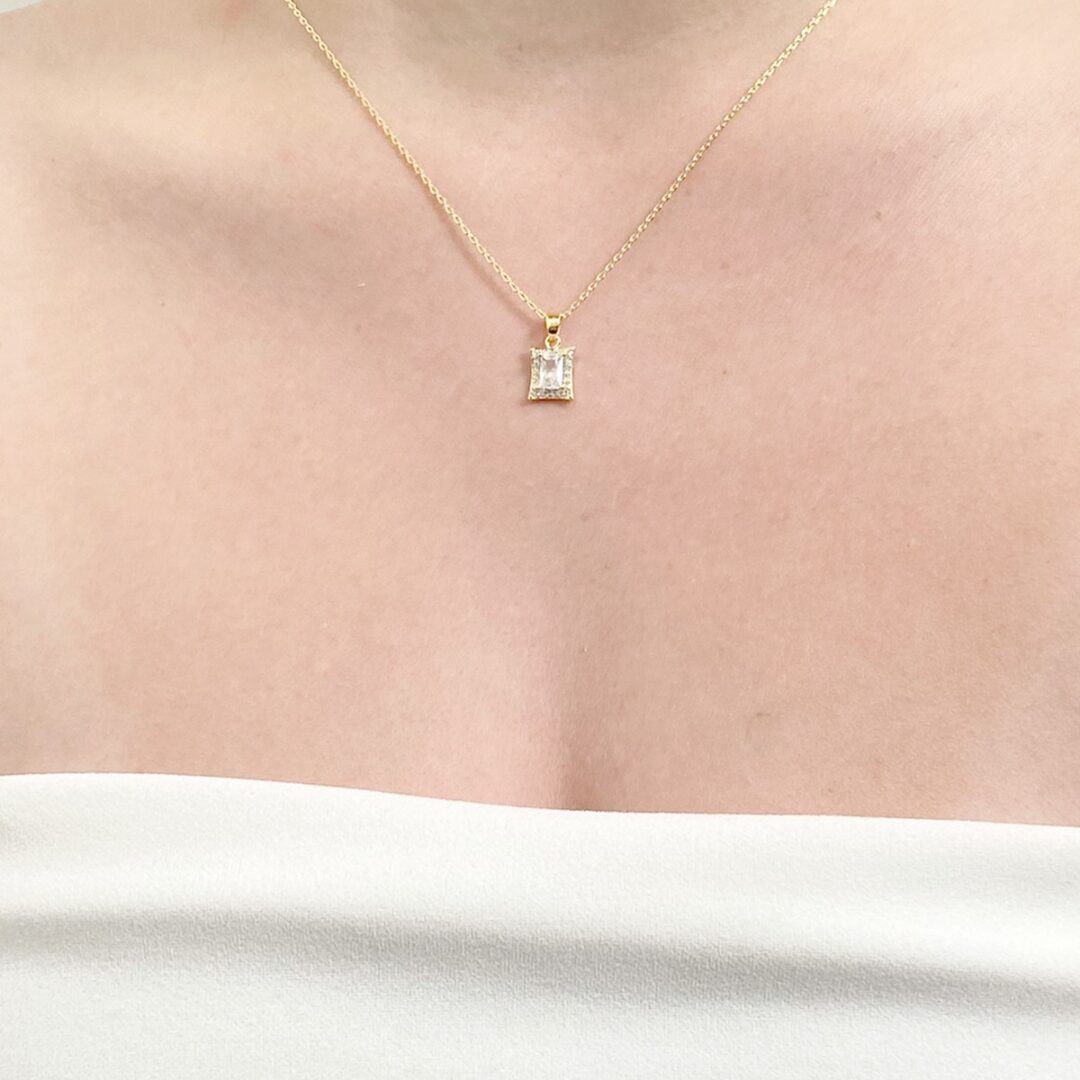 Colar Quadrado Cravejado Banhado em Ouro 18k