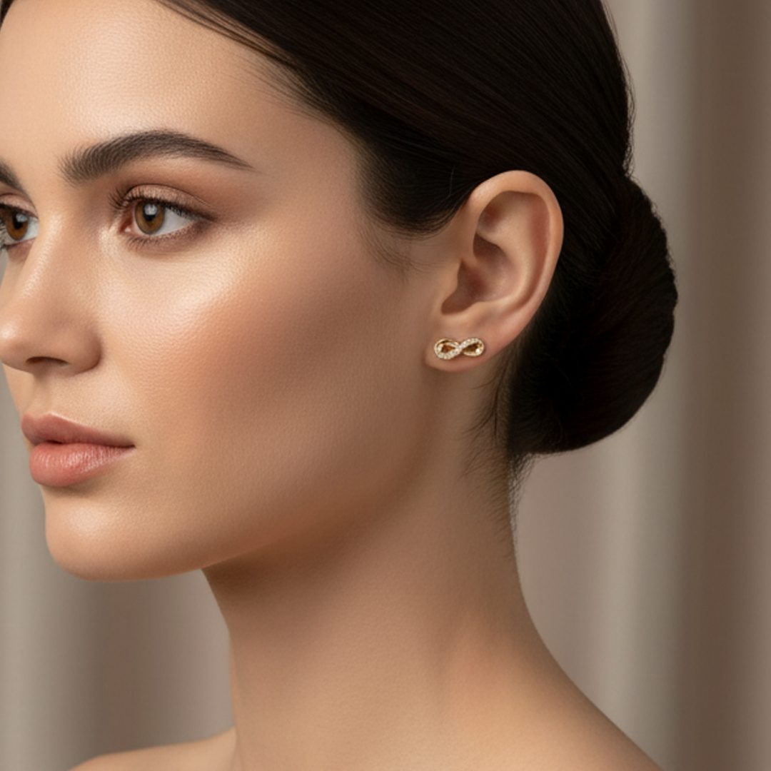 Brinco Infinito Cravejado Banhado em Ouro 18k