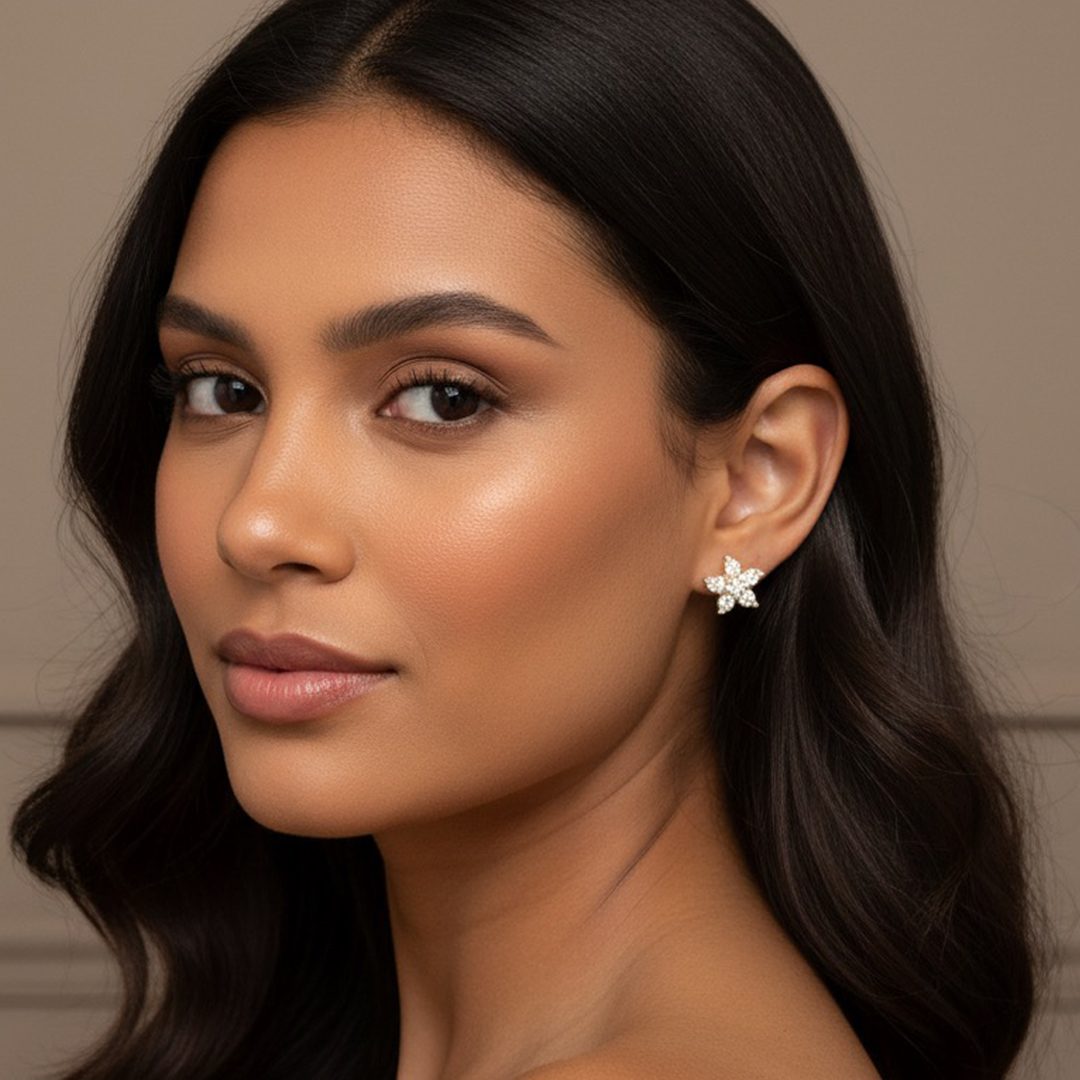 Brinco Flor Trabalhado Cravejado Banhado em Ouro 18k